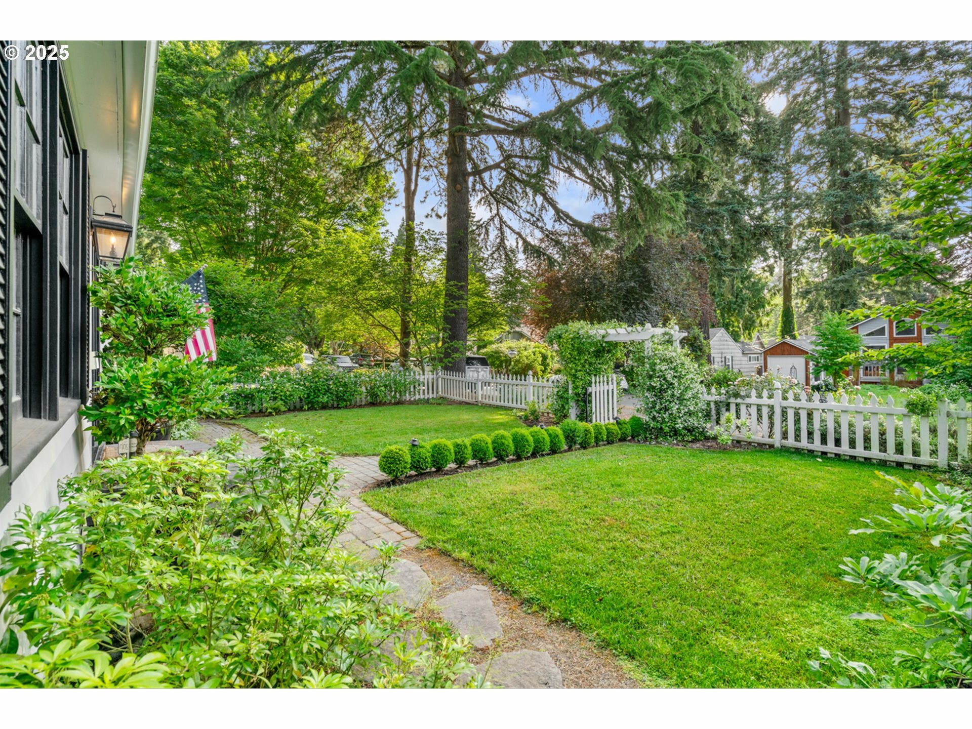 Property Photo: 630 9th St OR 97034