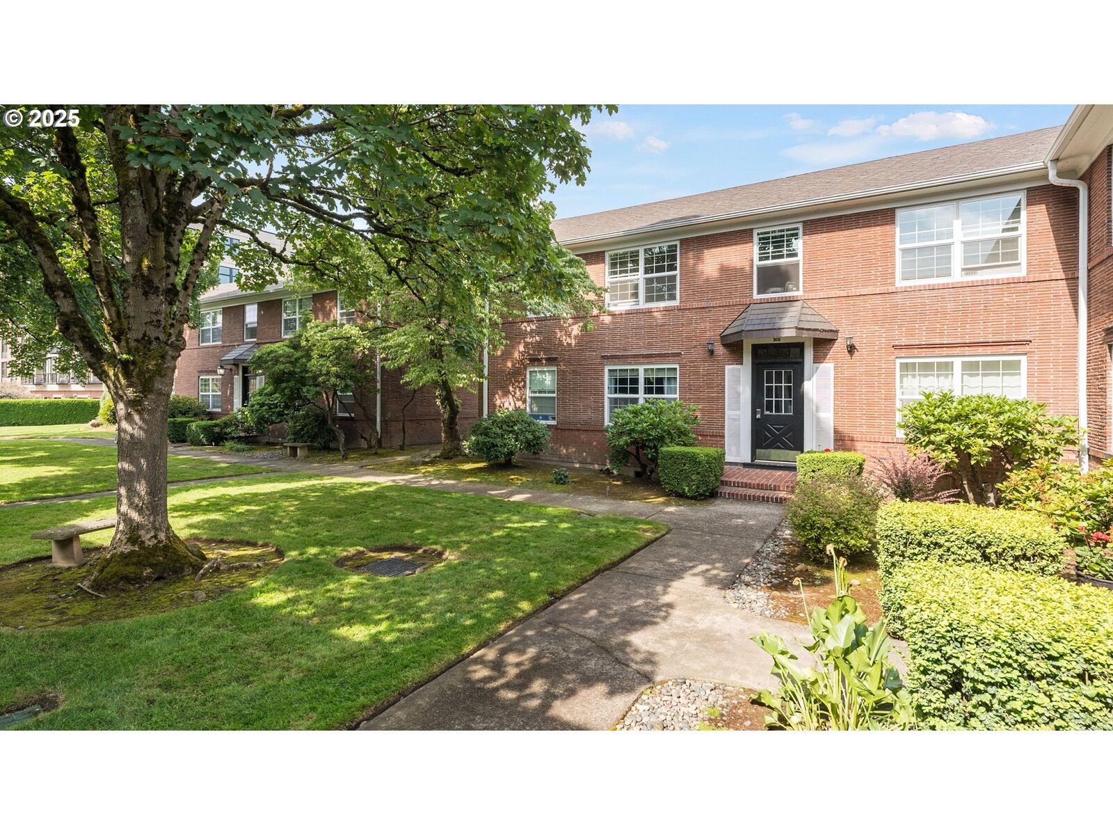 Property Photo: 308 E 12th St 308 B WA 98660