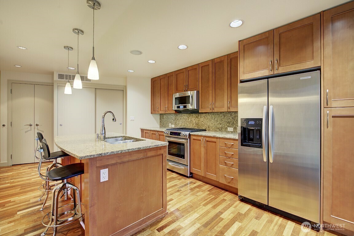 Property Photo:  10650 NE 9th Place 1227  WA 98004 