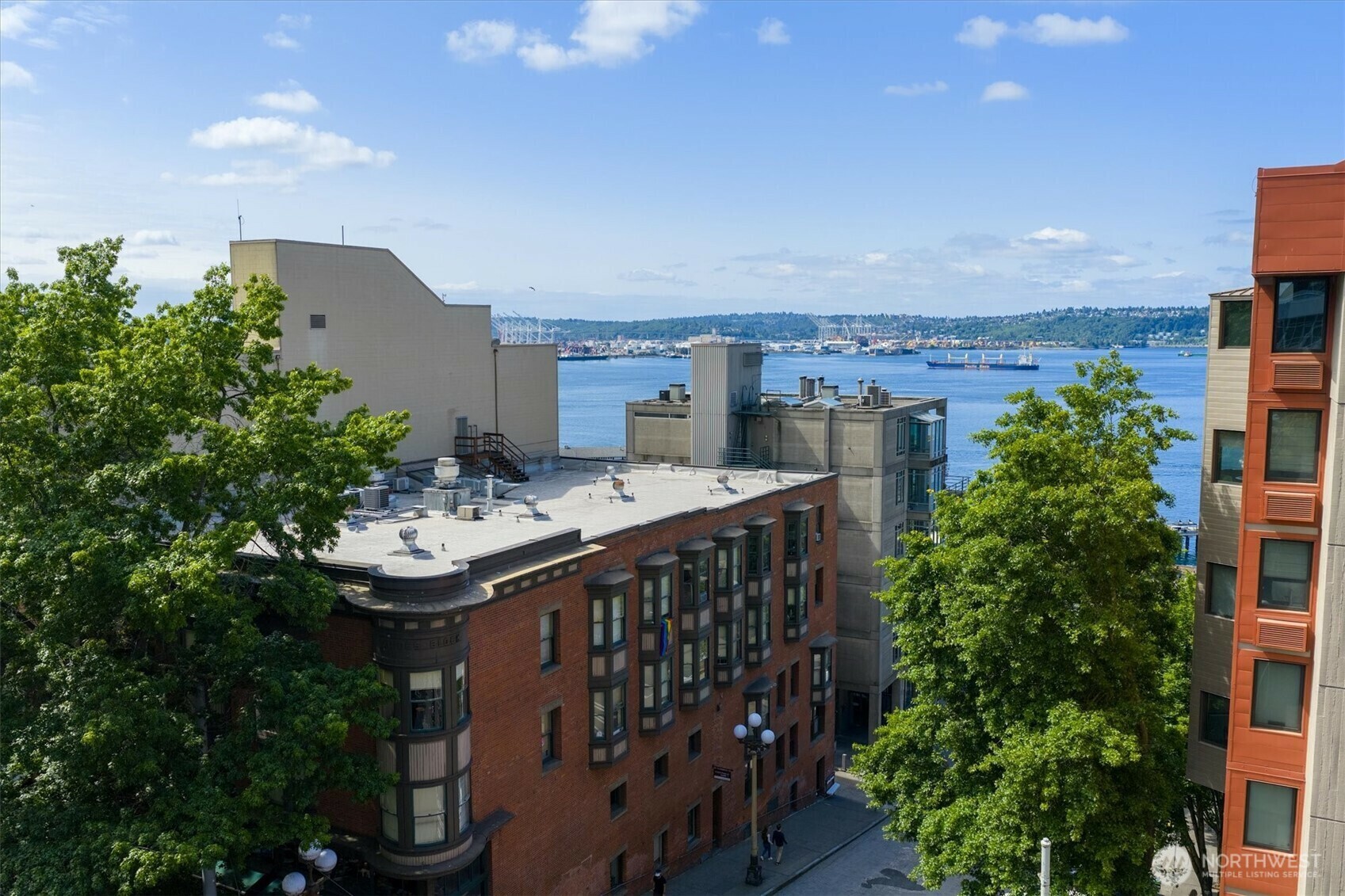 Property Photo:  2000  1st Avenue 703  WA 98121 