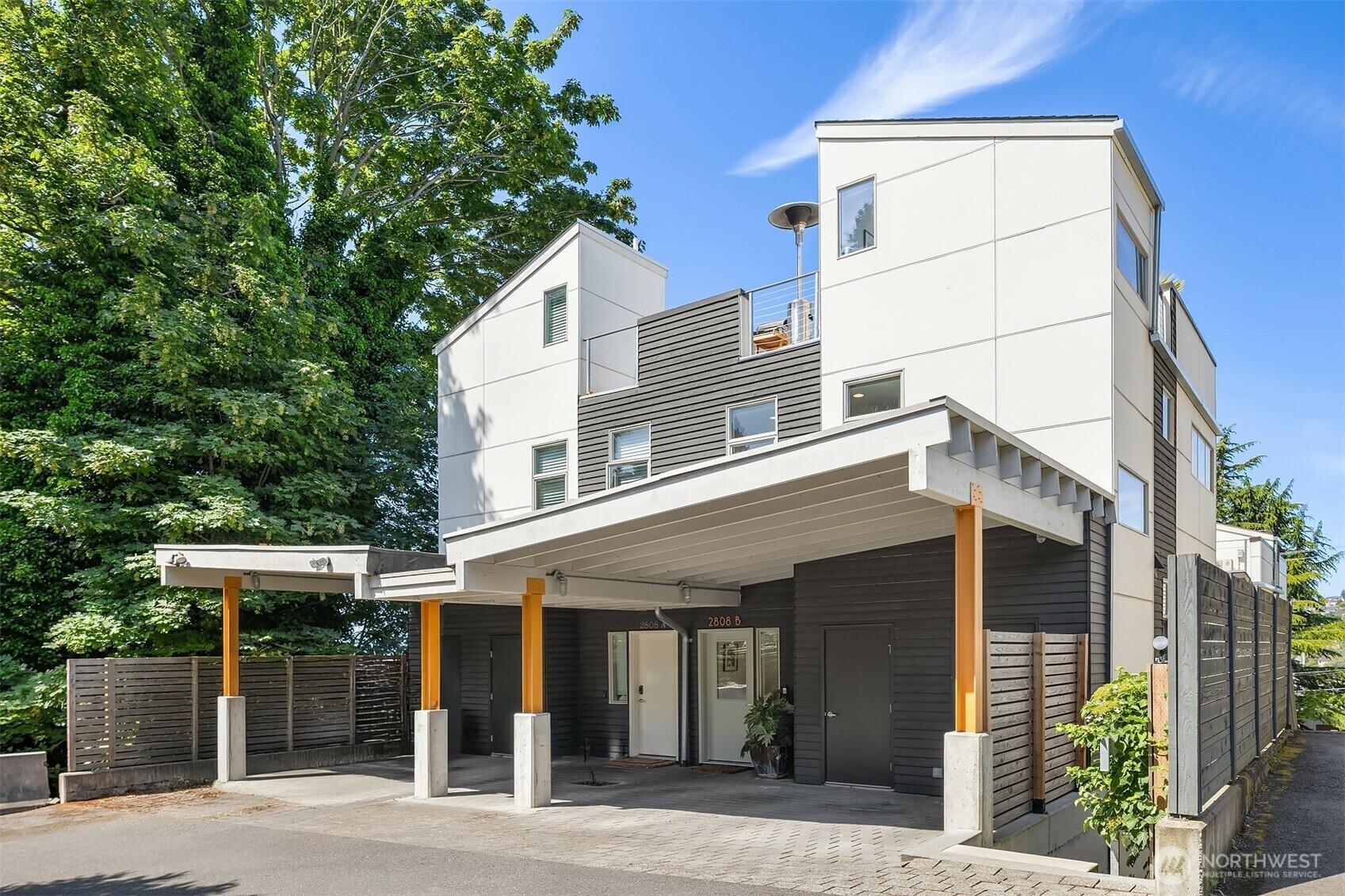 Property Photo: 2808 14th Avenue W B WA 98119