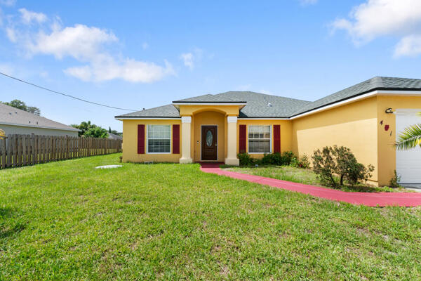 Property Photo: 491 SW Namoit Place FL 34953