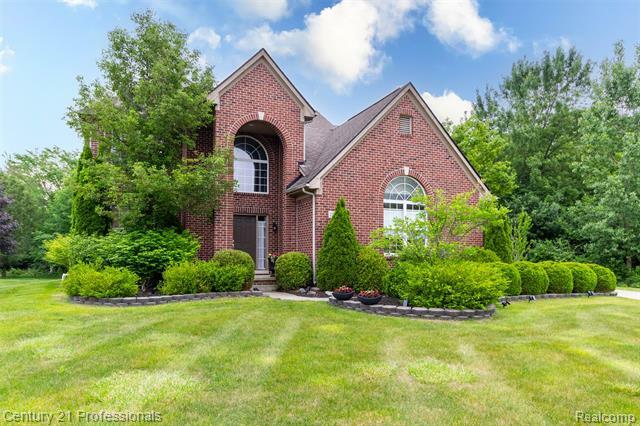 Property Photo: 23640 Woodside Court MI 48178