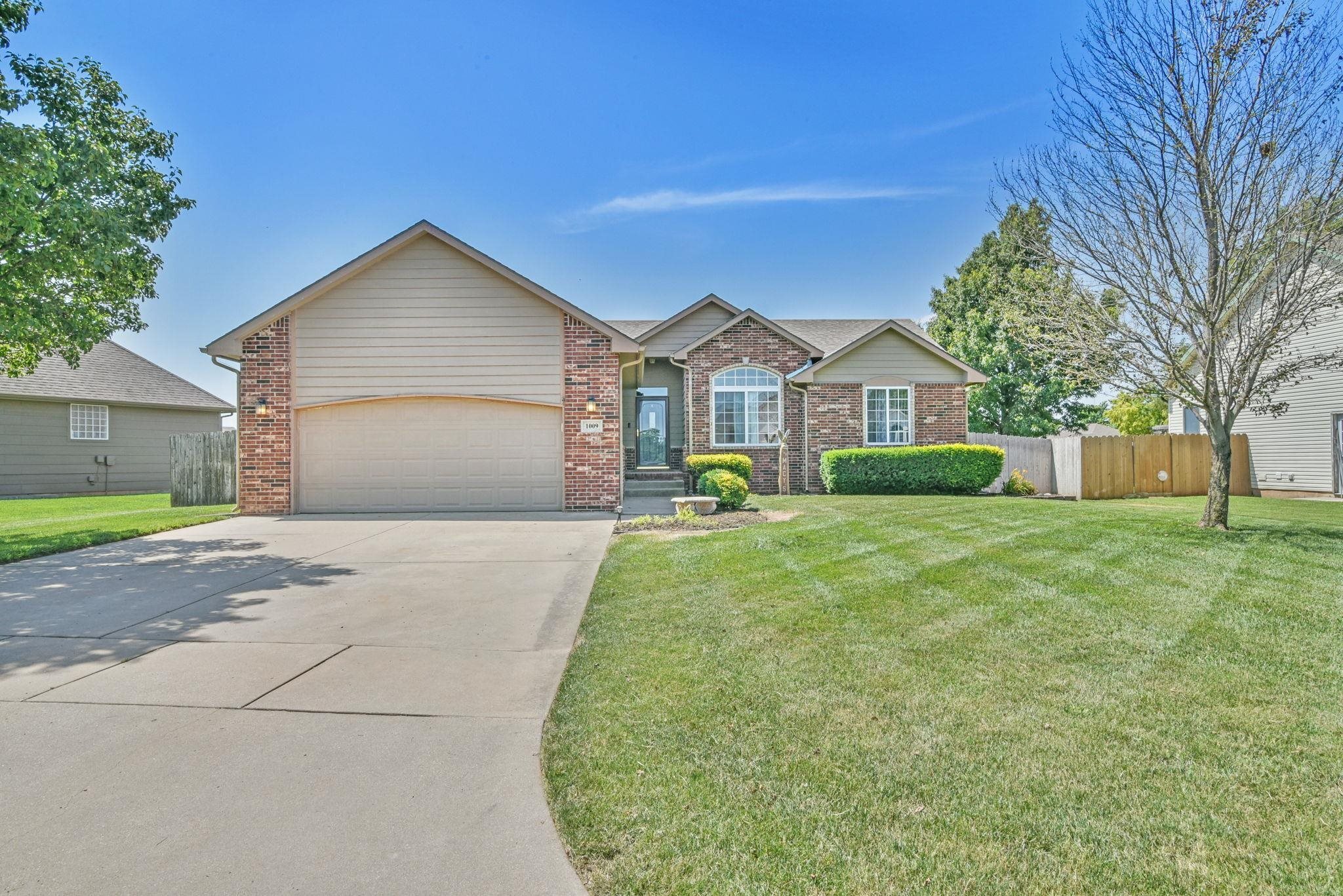 Property Photo: 1009 E Park Glen St KS 67026