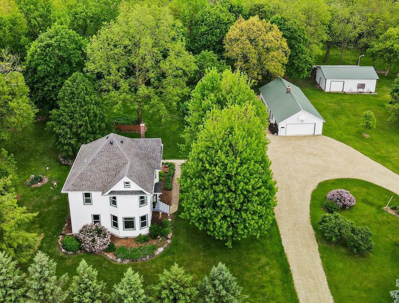 Property Photo: 2282 Skaalen Road WI 53589