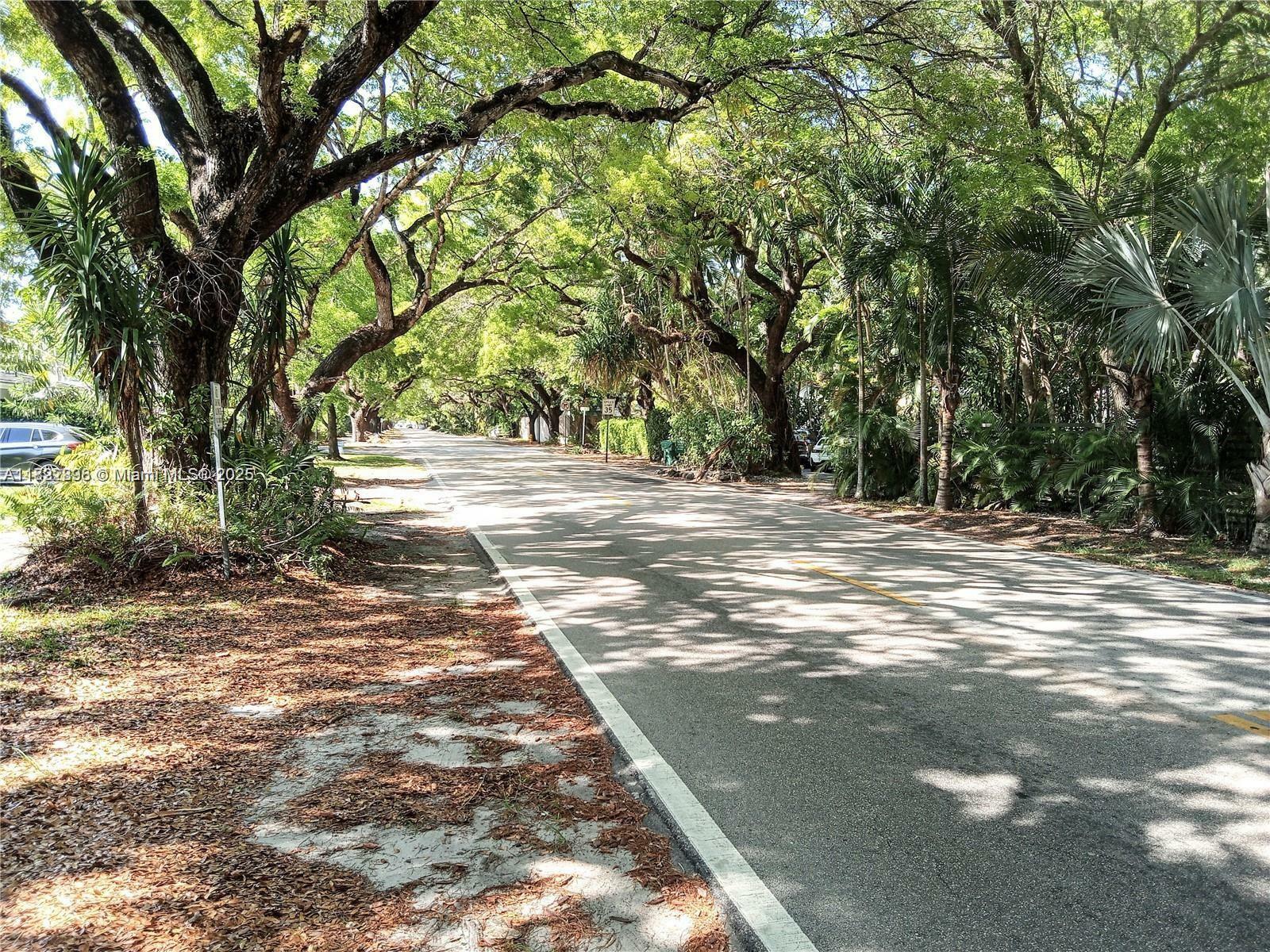 Property Photo: 4187 S Le Jeune Rd FL 33133