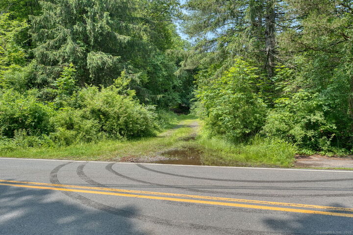 Property Photo: 600 Edgewood Road CT 06037