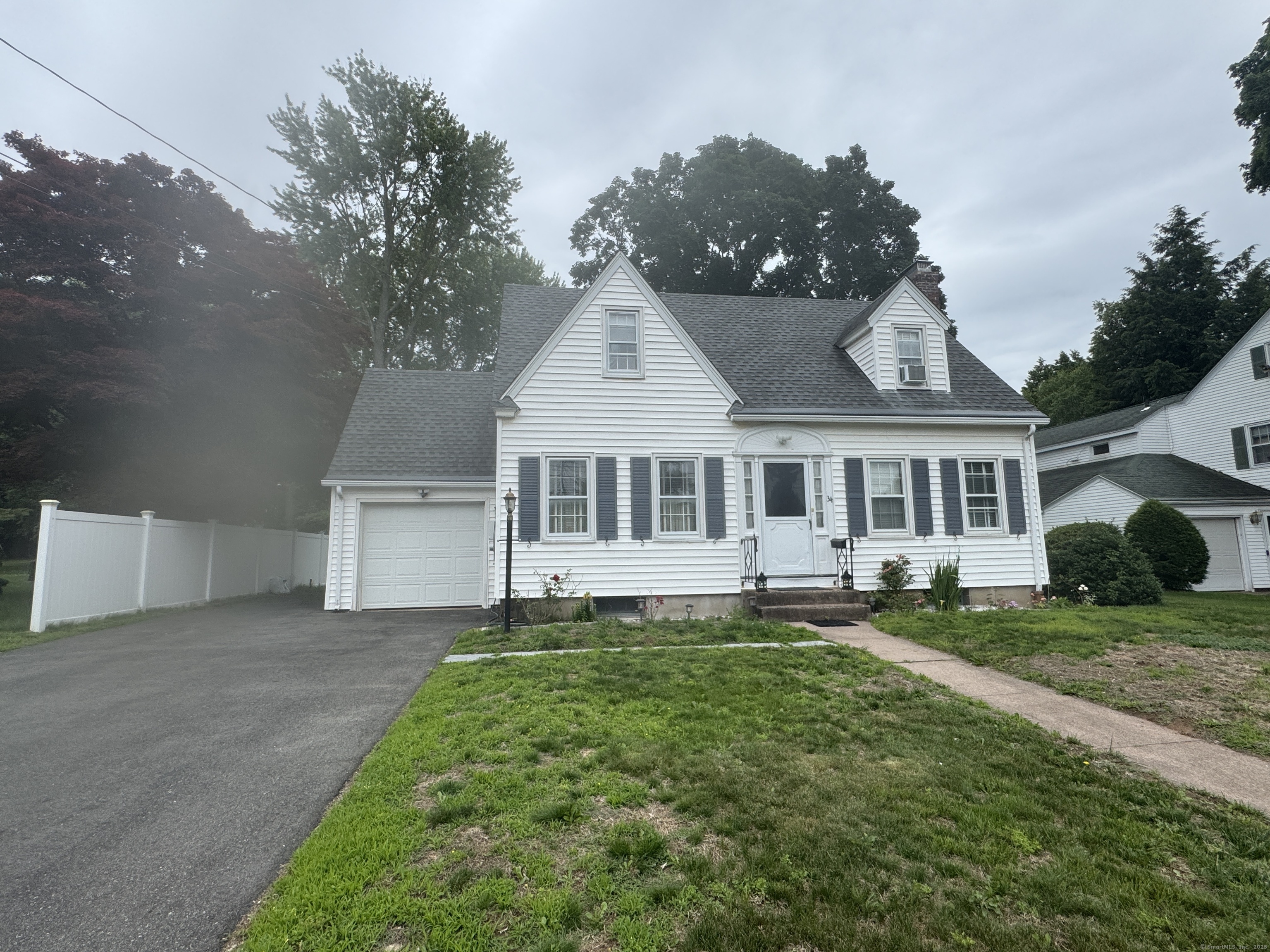 Property Photo: 34 Knollwood Road CT 06110