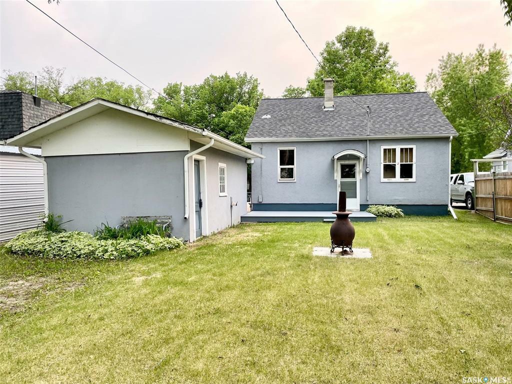 Property Photo: 77 Fourth Avenue N SK S3N 1A4