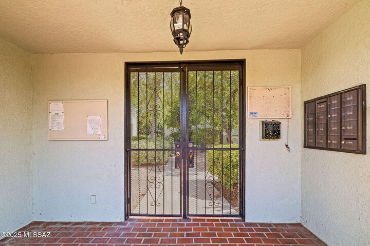 Property Photo:  7832 N La Canada Drive  AZ 85704 