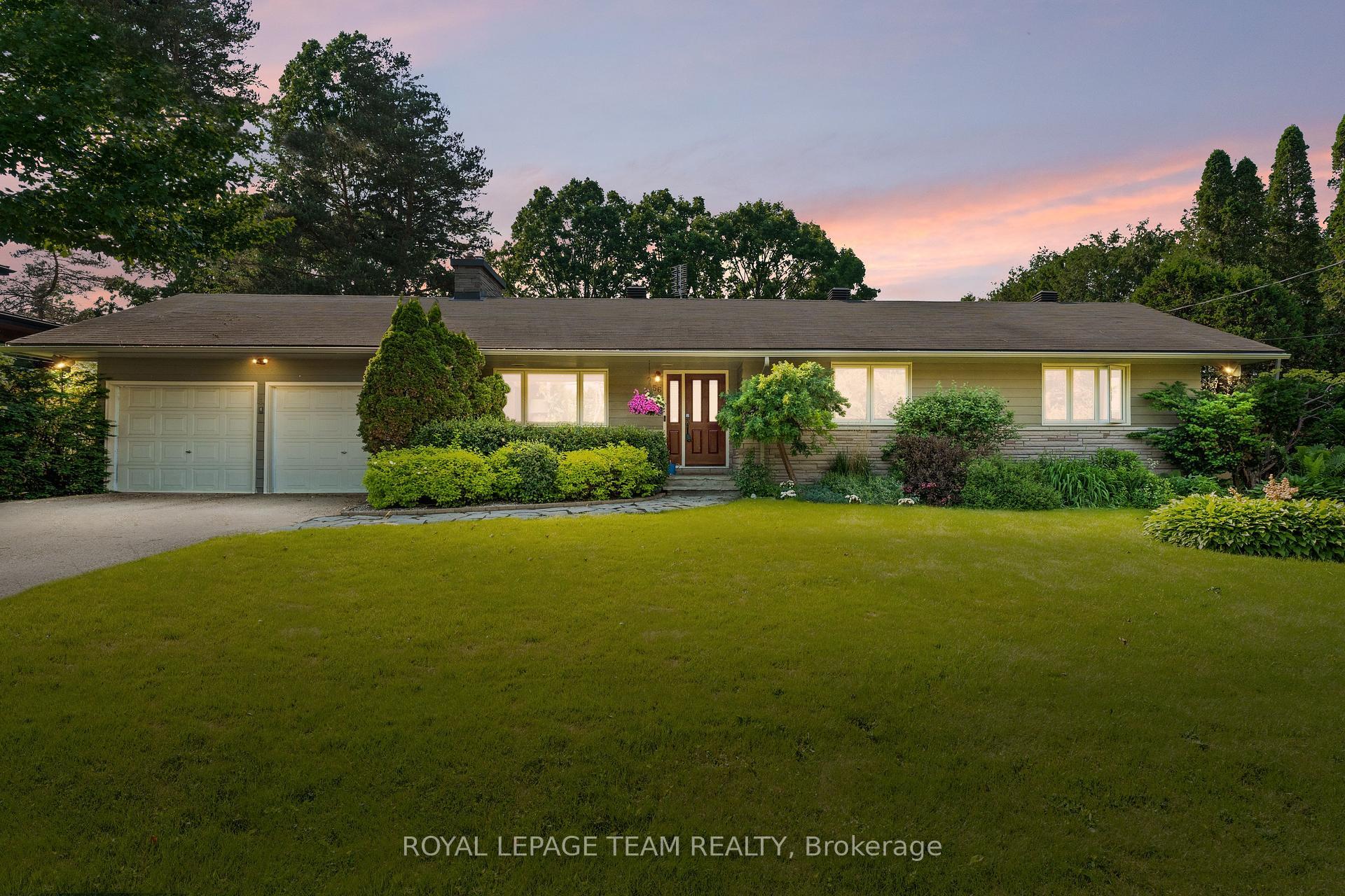 Property Photo: 56 Ryeburn Drive ON K1V 1H5