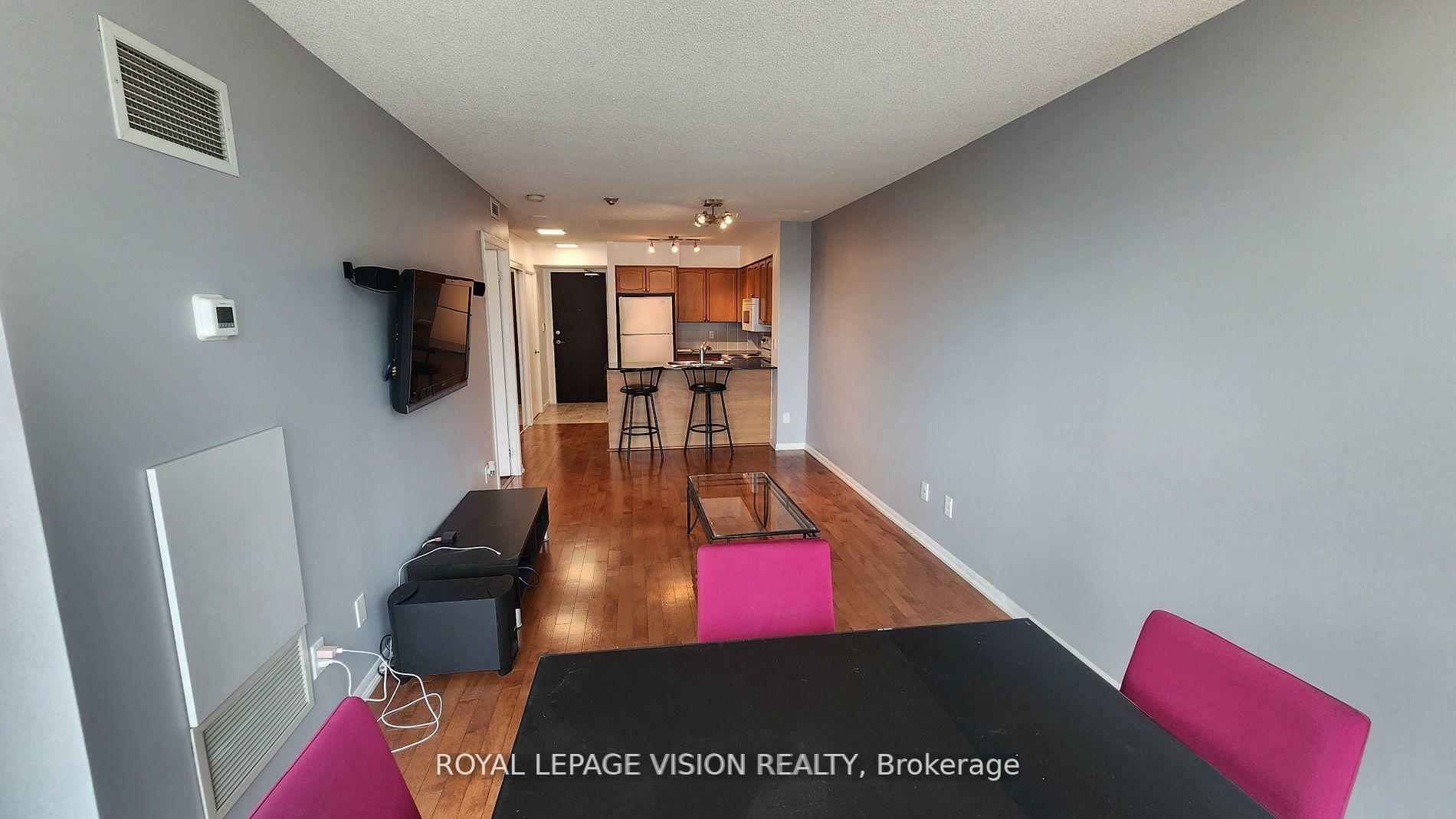 Property Photo: 231 Fort York Boulevard W 1018 ON M5V 1B2