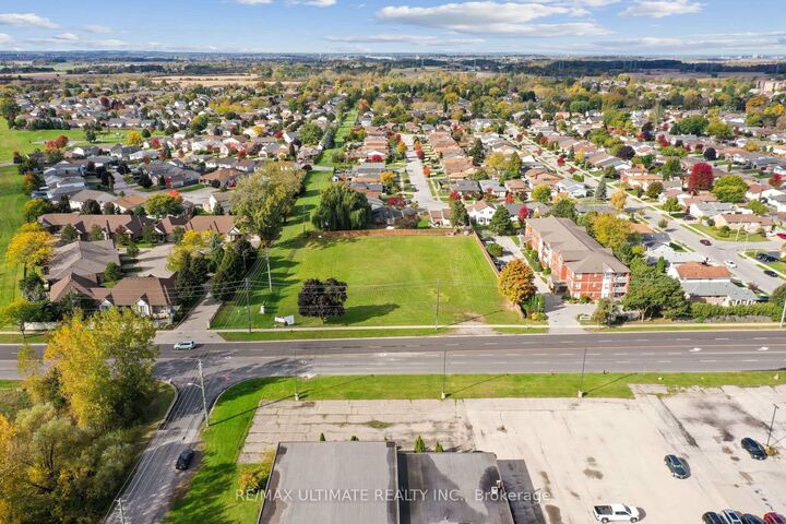 Property Photo: 4257 Montrose Road 2 ON L2H 1K1
