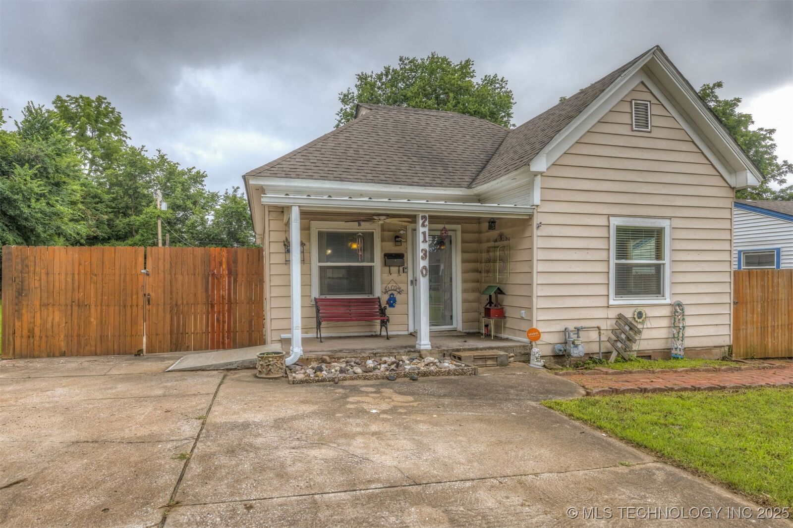 Property Photo: 2130 E Oklahoma Place OK 74110