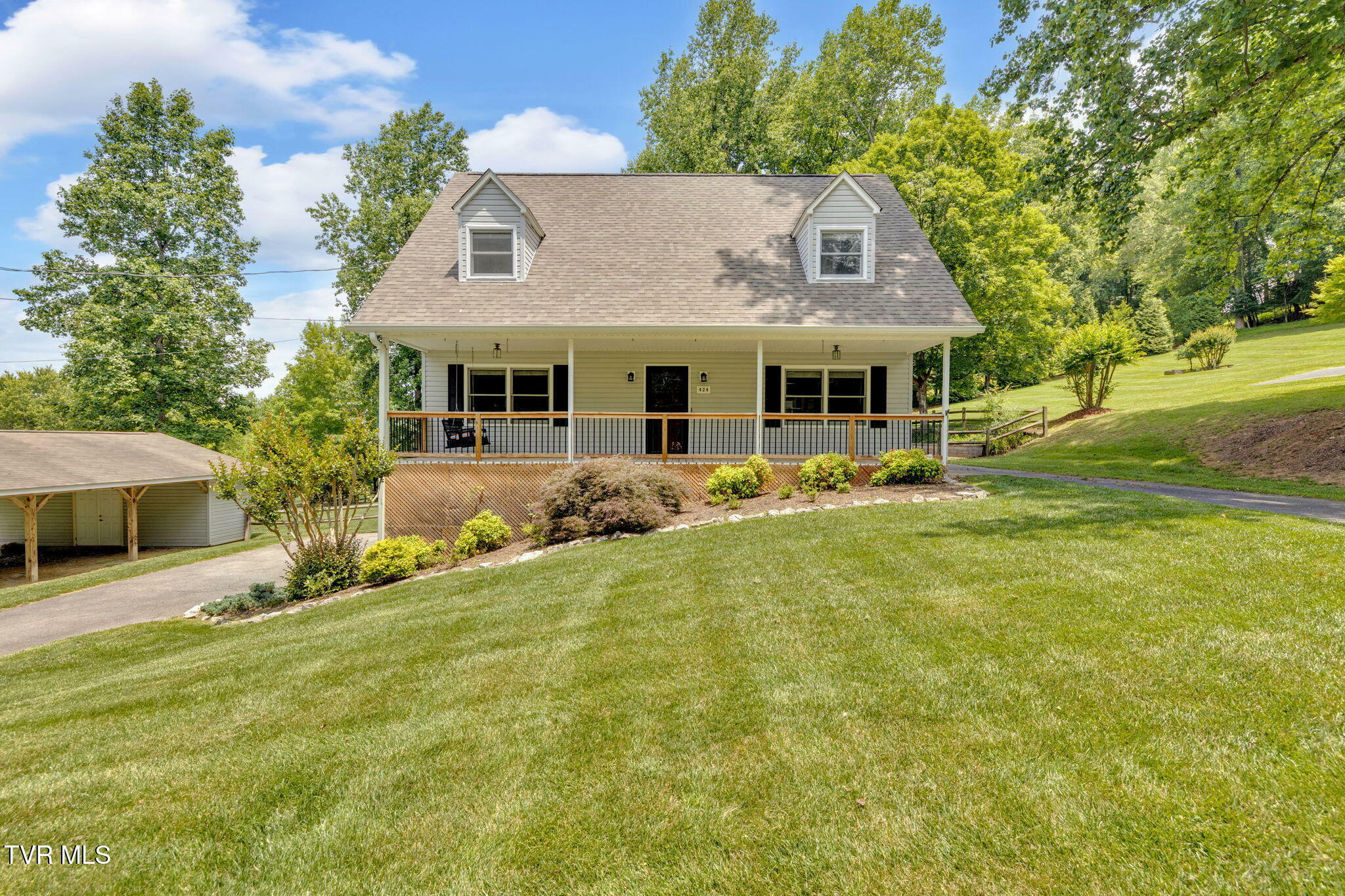 Property Photo: 424 Bay Hill Drive TN 37686