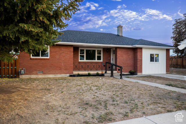 Property Photo: 689 W 250 N UT 84078