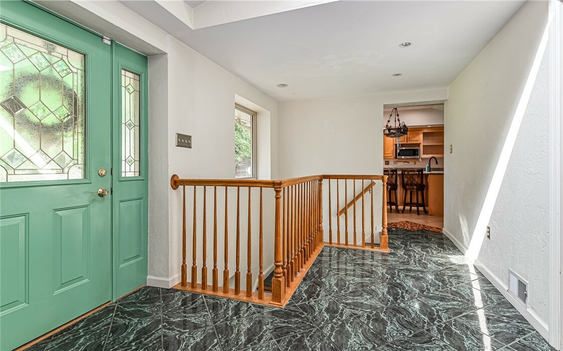 Property Photo: 116 Parkfel Ave PA 15237