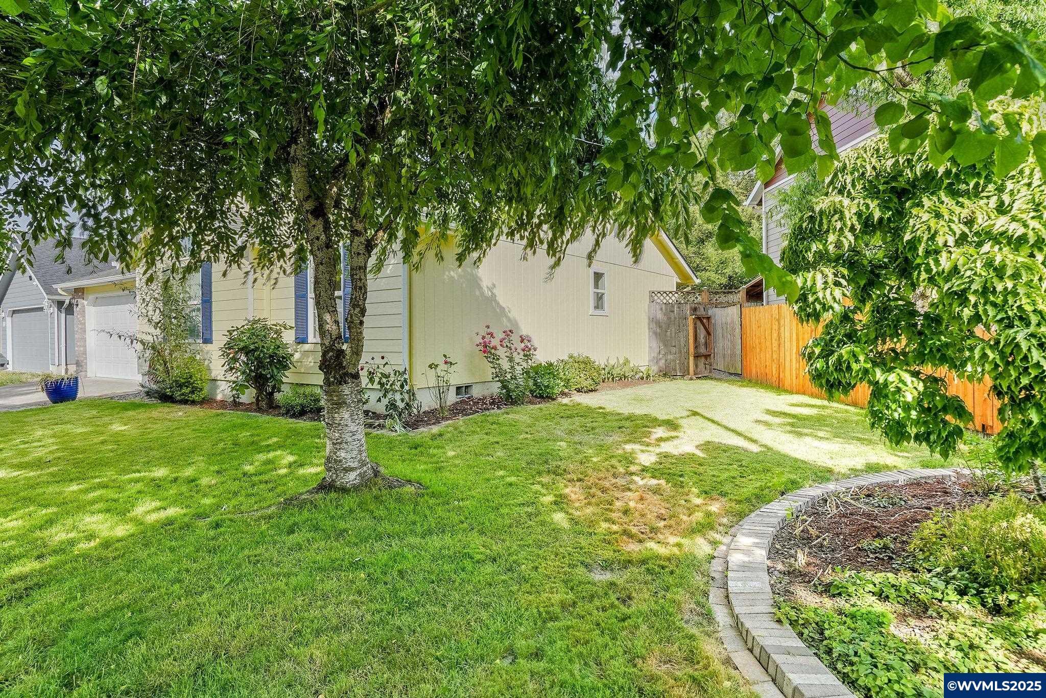 Property Photo: 1830 Plateau St NE OR 97305