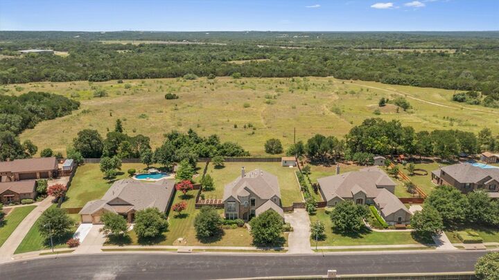 Property Photo: 2817 Bear Springs Trail TX 78748