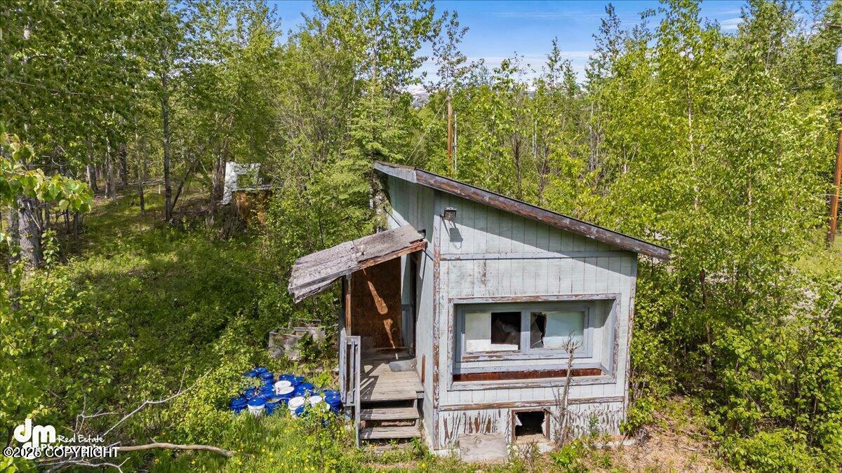 Property Photo: 4052 N Alvin'S Alley Avenue AK 99623