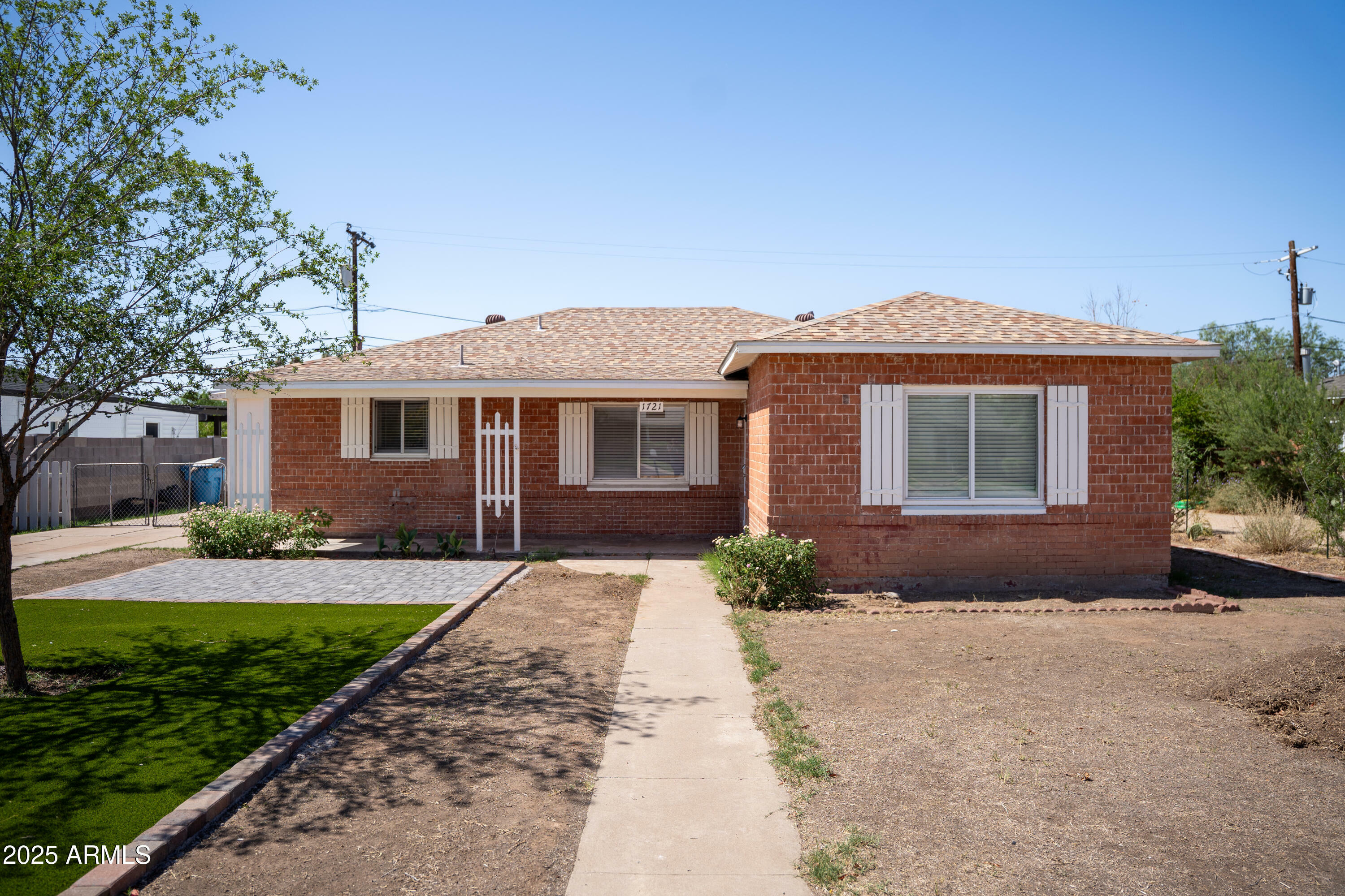 Property Photo: 1721 W Earll Drive AZ 85015
