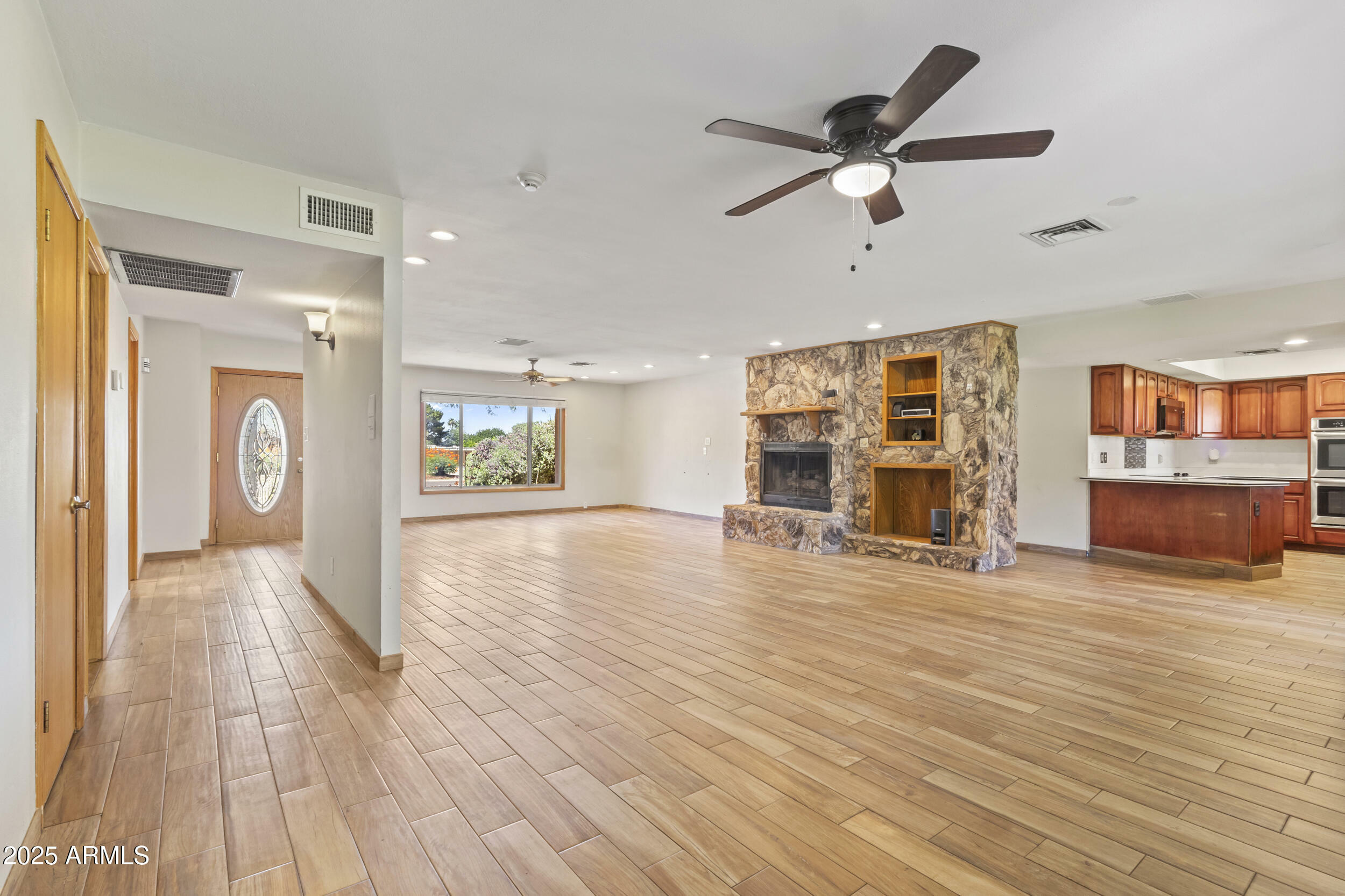 Property Photo: 4212 W Tierra Buena Lane AZ 85053