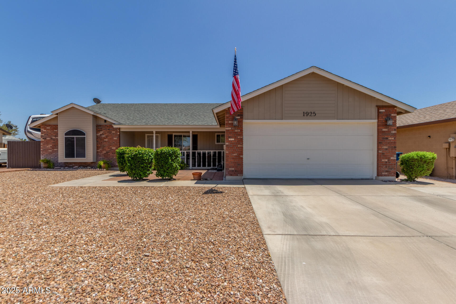 Property Photo: 1925 W 12th Avenue AZ 85120