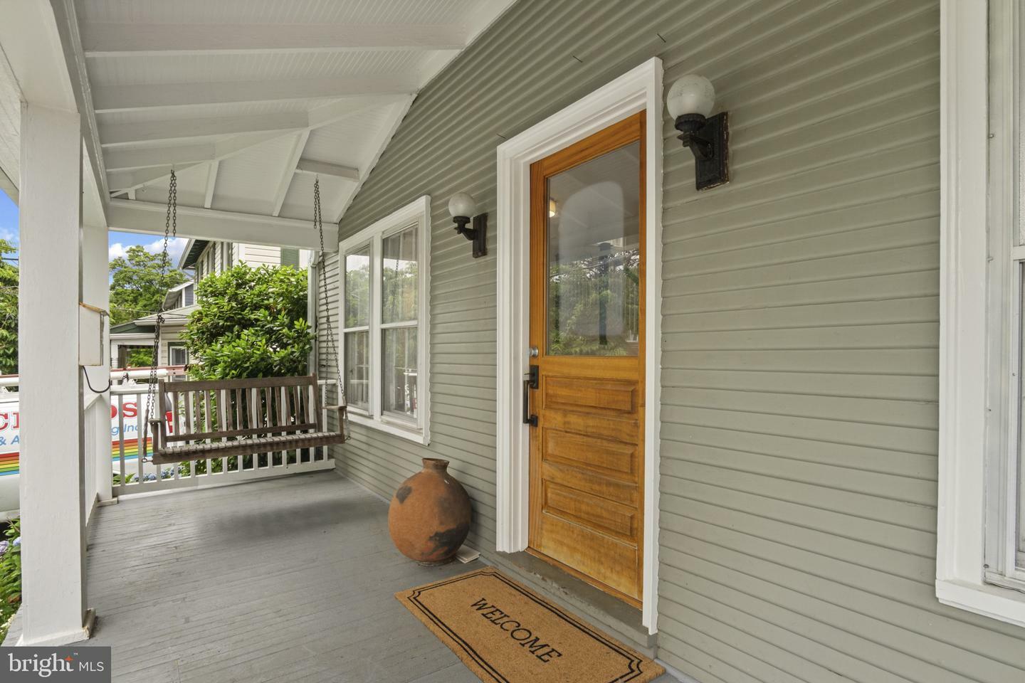 Property Photo: 20 E Bellefonte Avenue VA 22301