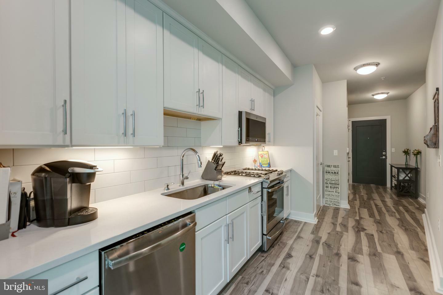 Property Photo: 1800 Mount Vernon Avenue 215 VA 22301