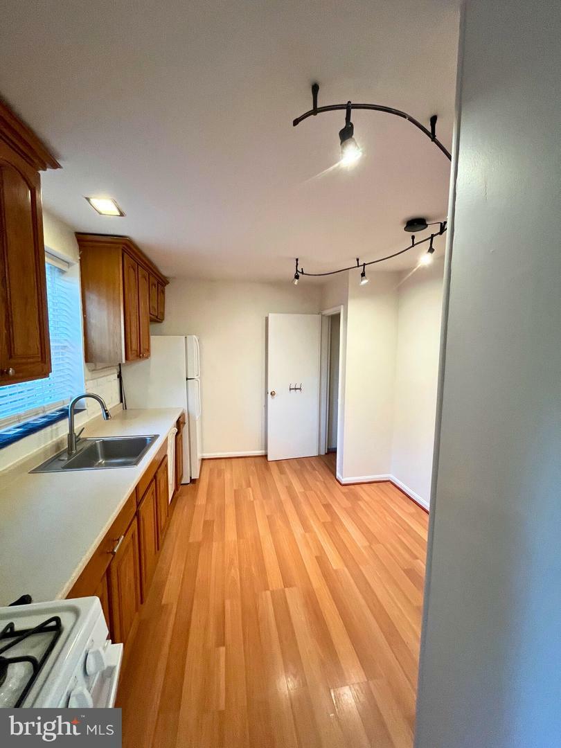 Property Photo: 213 Gentry Avenue VA 22305