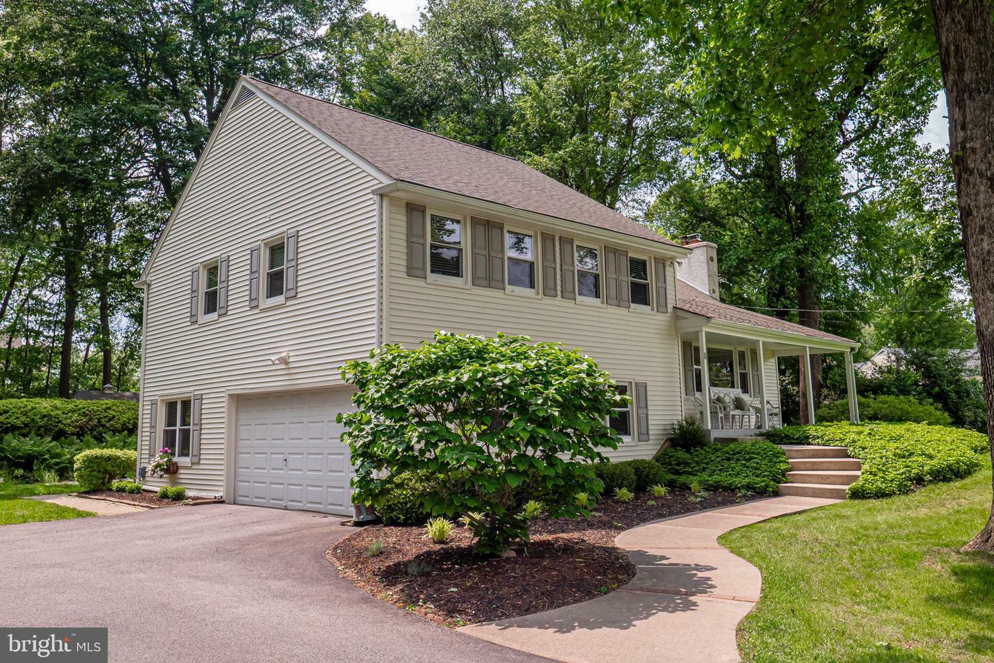 Property Photo:  4 Toms Circle  PA 19355 