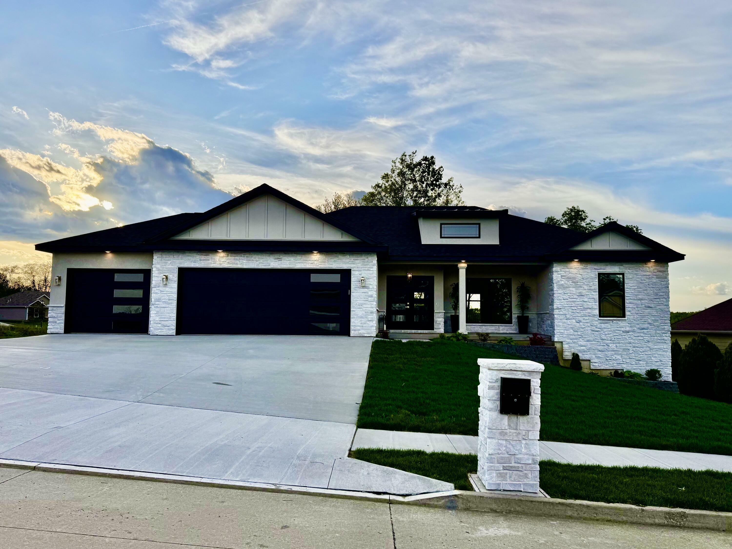 Property Photo: 4305 Peregrine Pl MO 65202
