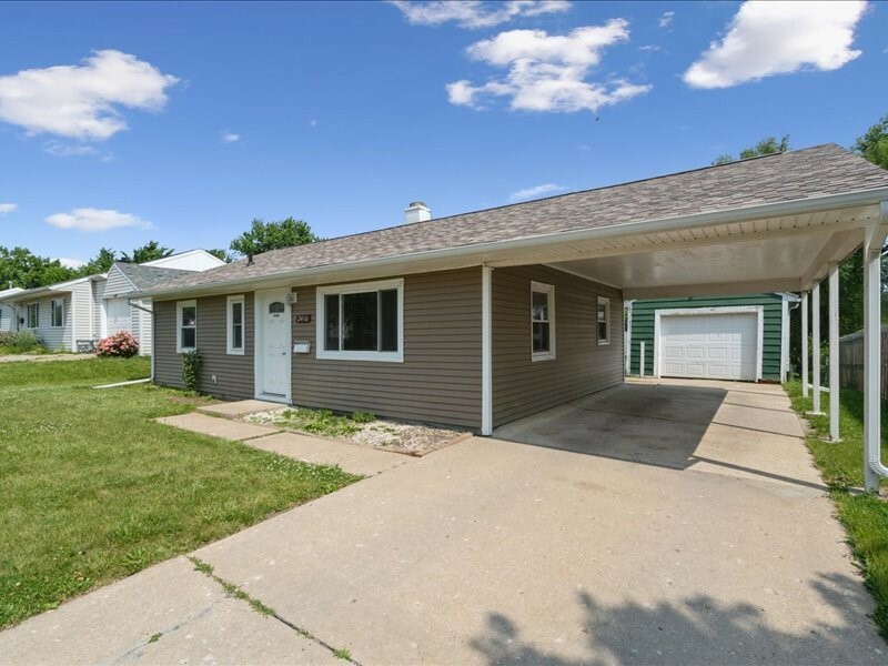 Property Photo: 2410 8th Avenue SW IA 52404