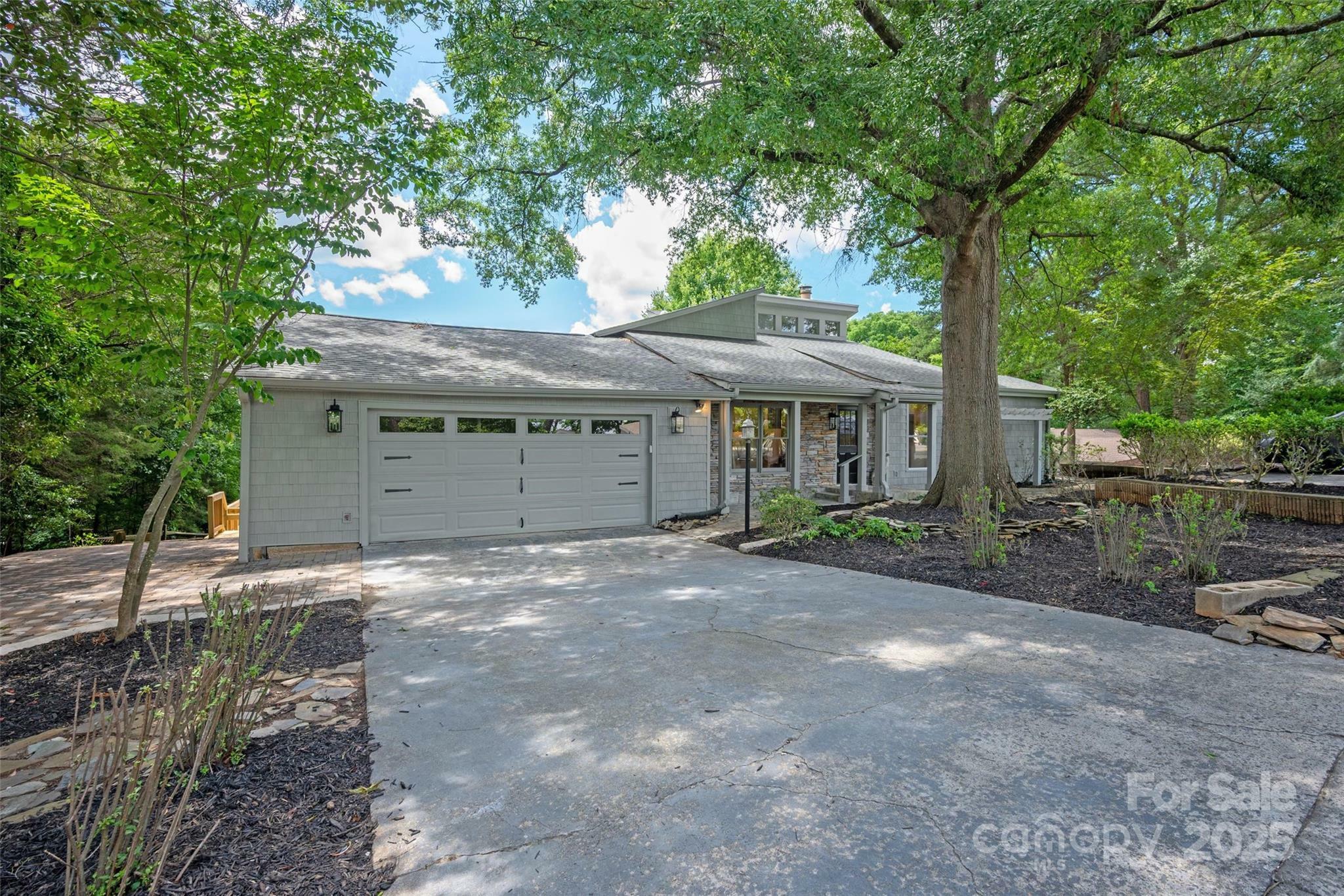Property Photo: 1096 Palmyra Drive SC 29708