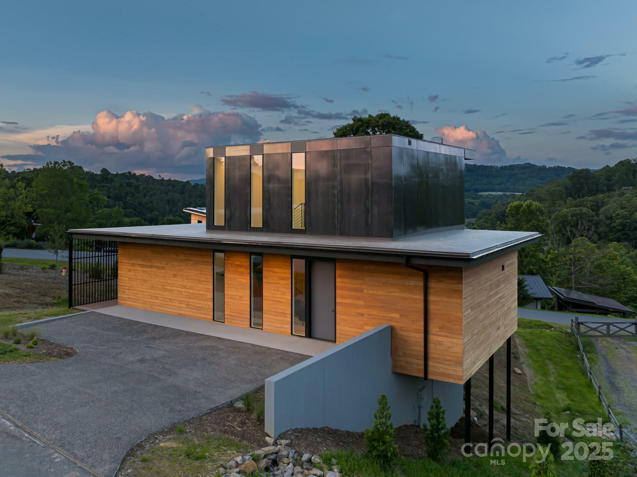 Property Photo: 502 Wilma Dykeman Trail NC 28804