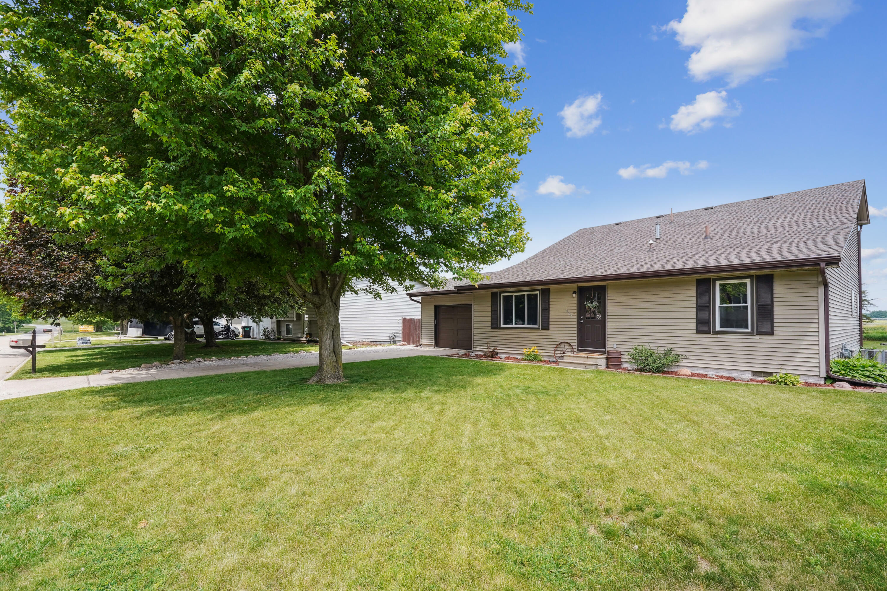 Property Photo: 301 Maple Avenue IA 50201