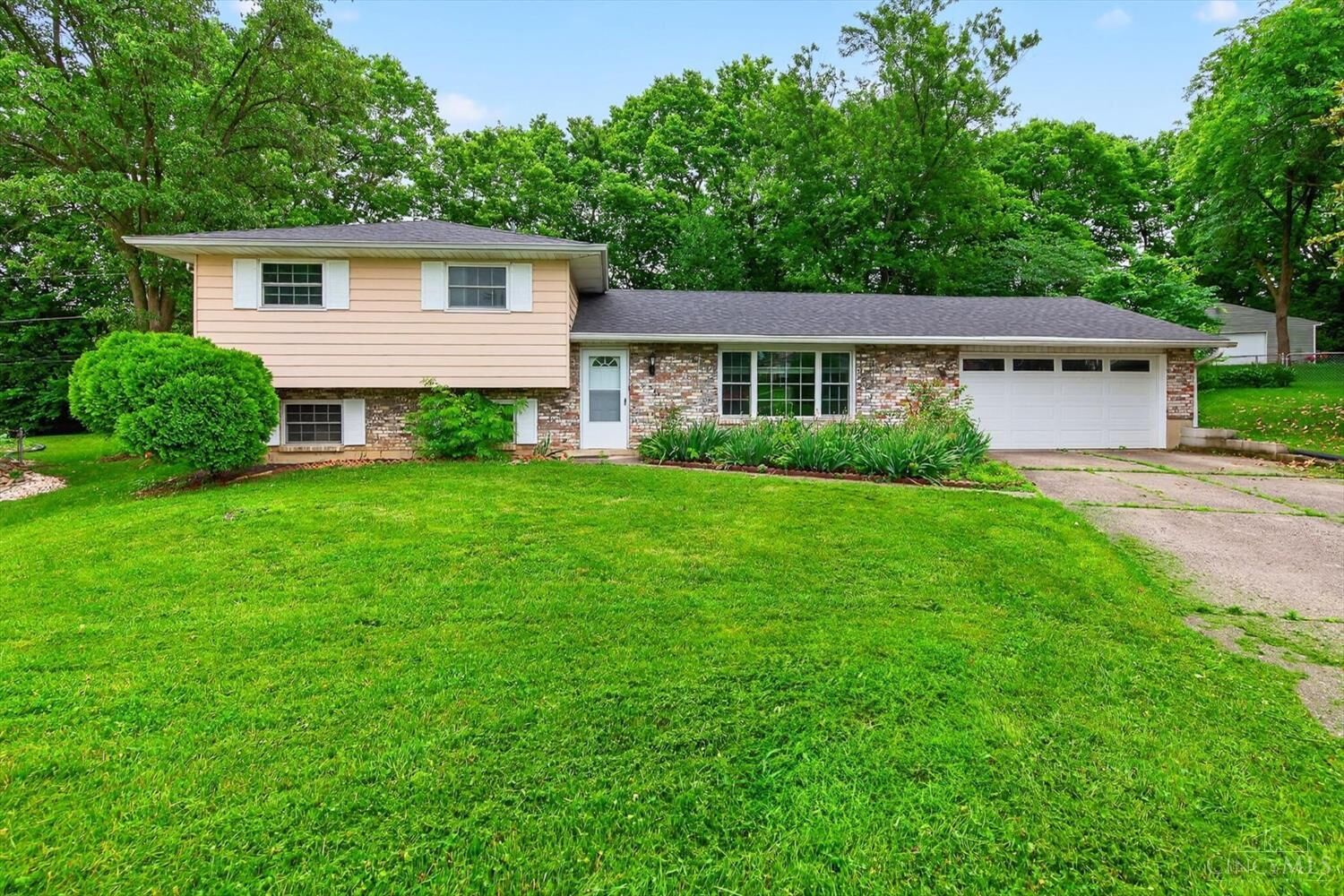 Property Photo: 2544 E Highwood Drive OH 45014
