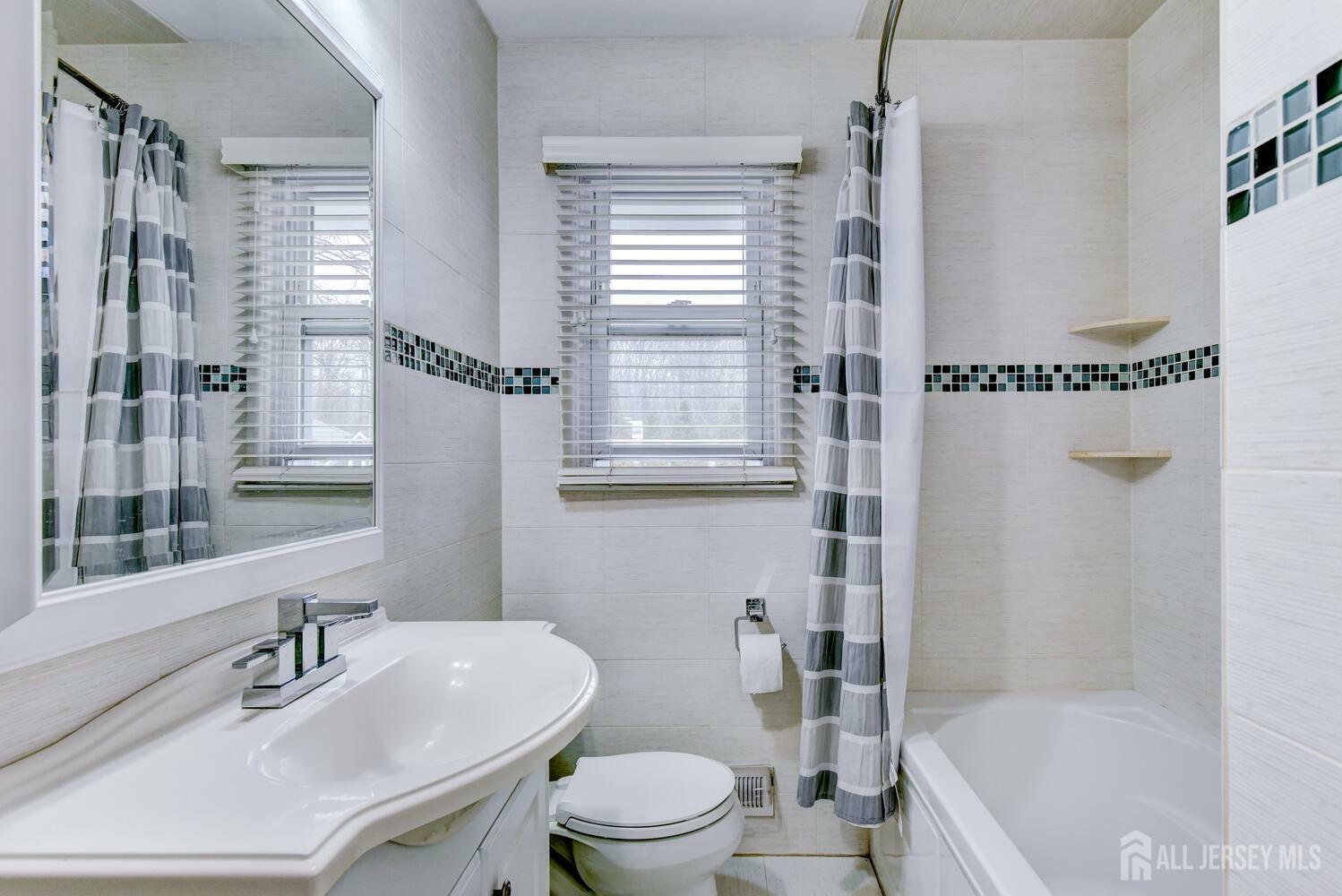 Property Photo:  174 Grove Avenue  NJ 08840 