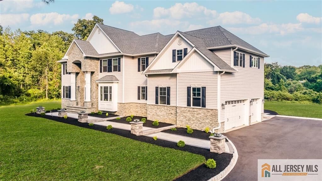 Property Photo:  9 Gregory Court  NJ 08831 
