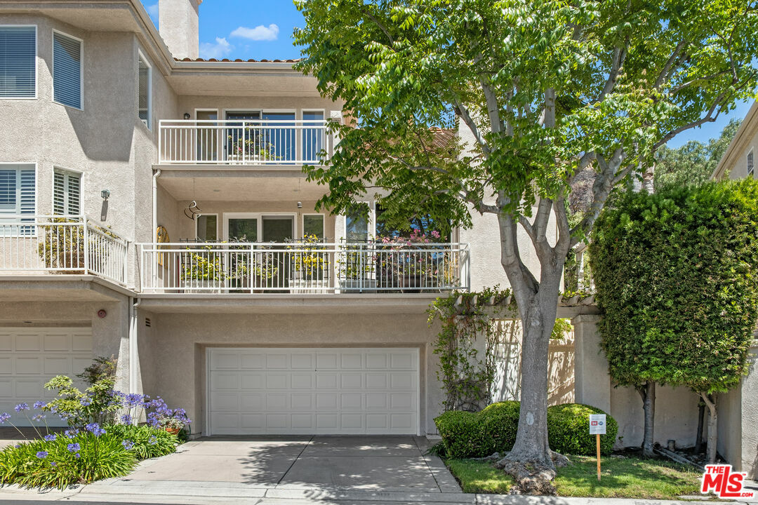 Property Photo: 682 Palisades Dr CA 90272