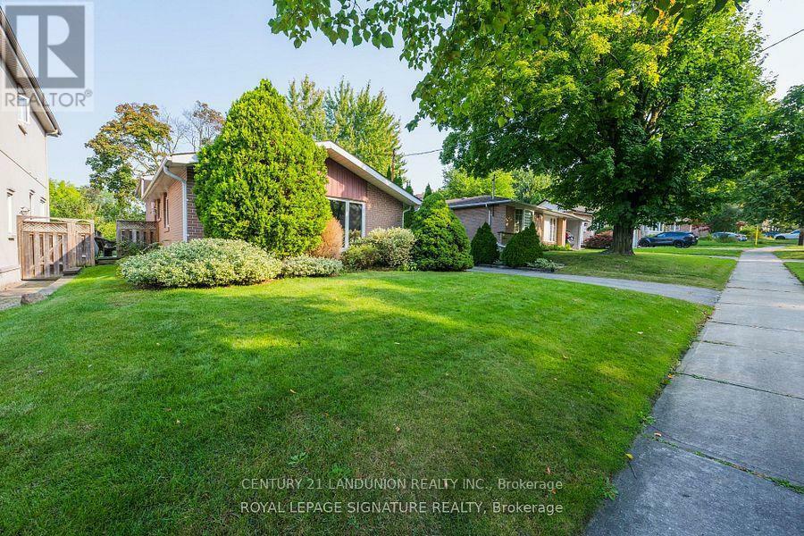 Property Photo: 8 Trailside Drive ON M2J 2C9