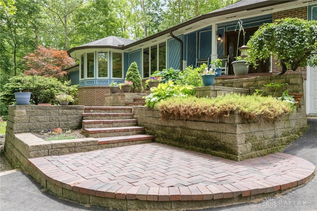 Property Photo:  923 Lewis Creek Court  OH 45385