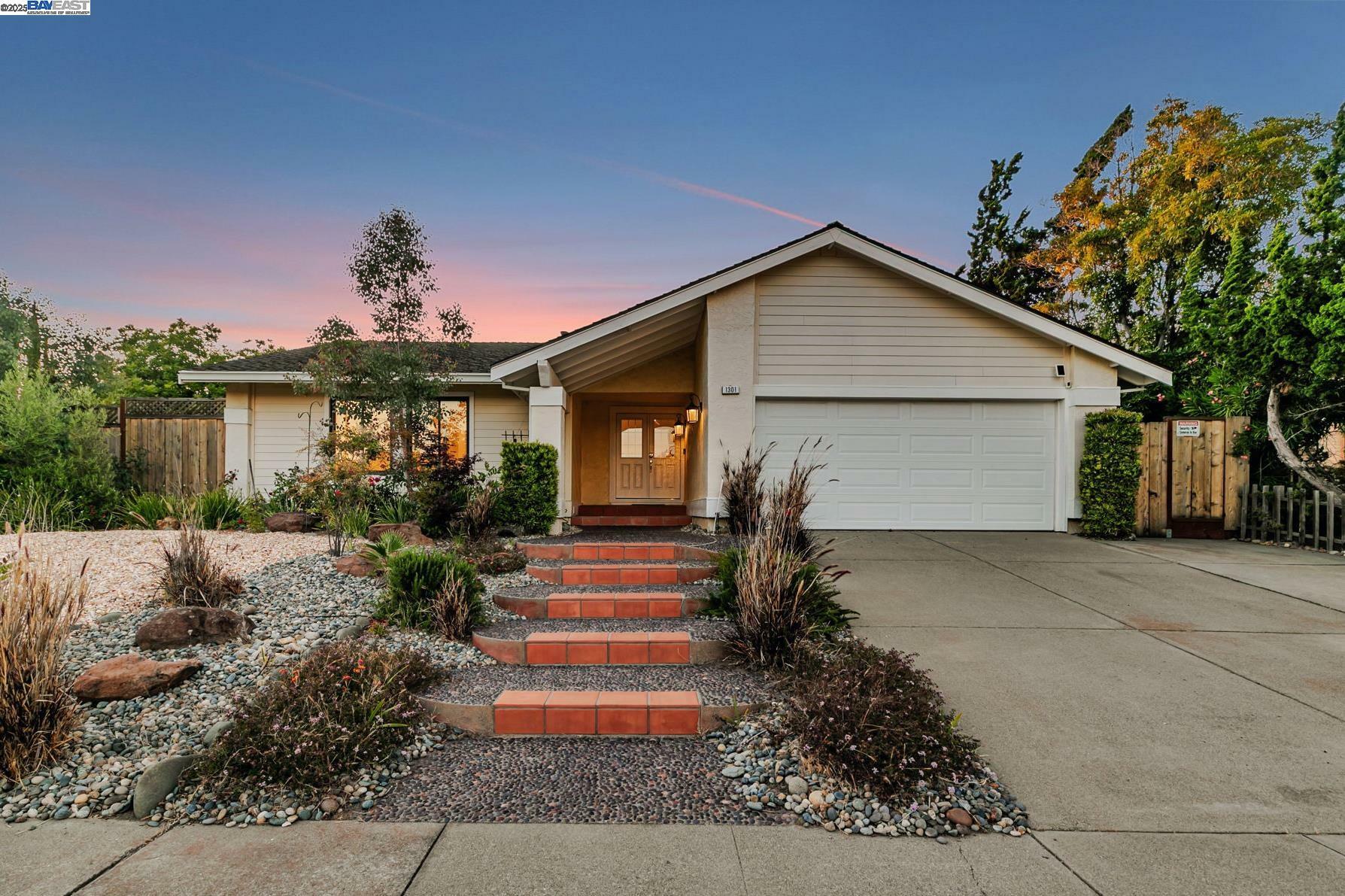 Property Photo: 1301 Quema Dr CA 94539