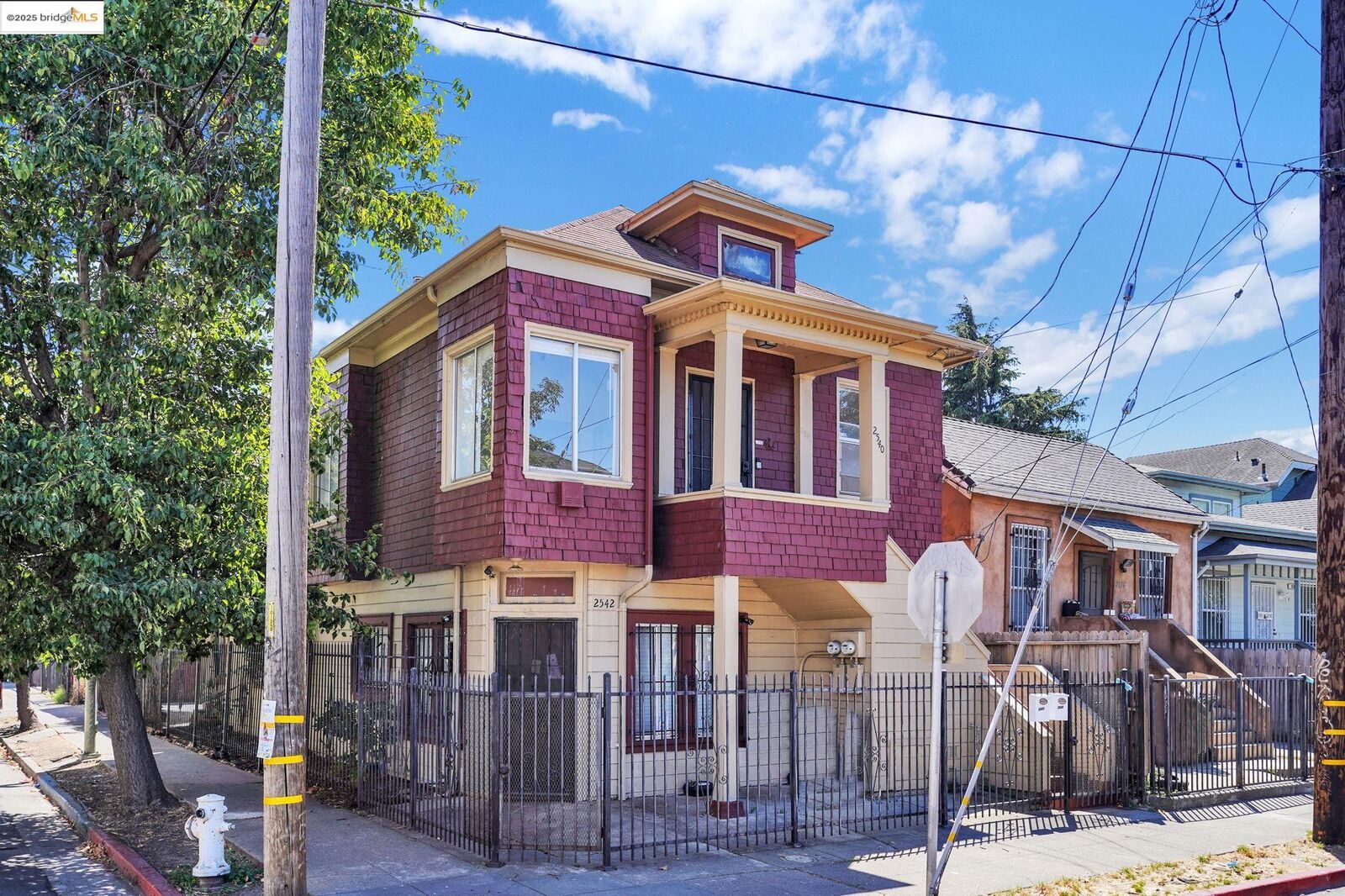Property Photo:  2542 Filbert St  CA 94607 