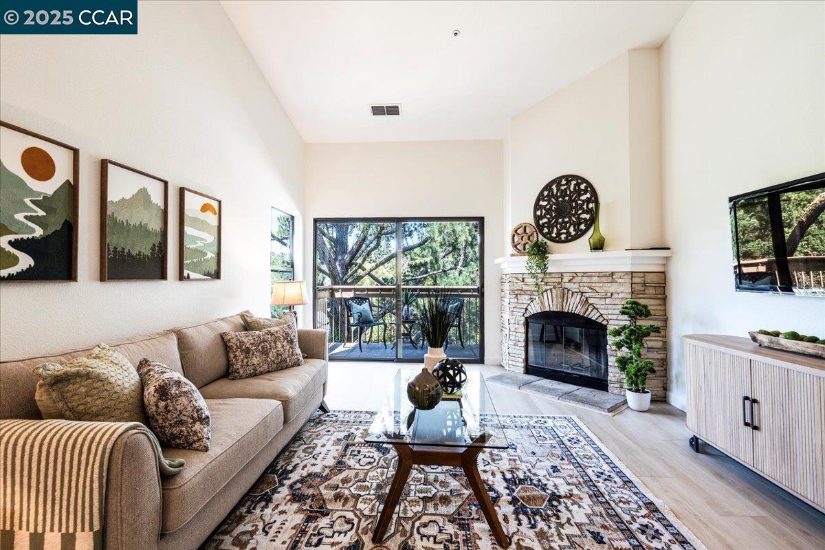 Property Photo:  1733 S Villa Way  CA 94595 
