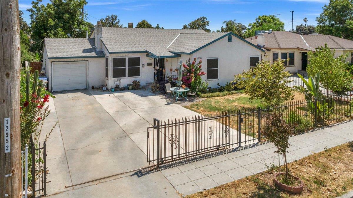 Property Photo: 4832 E Illinois Avenue CA 93727