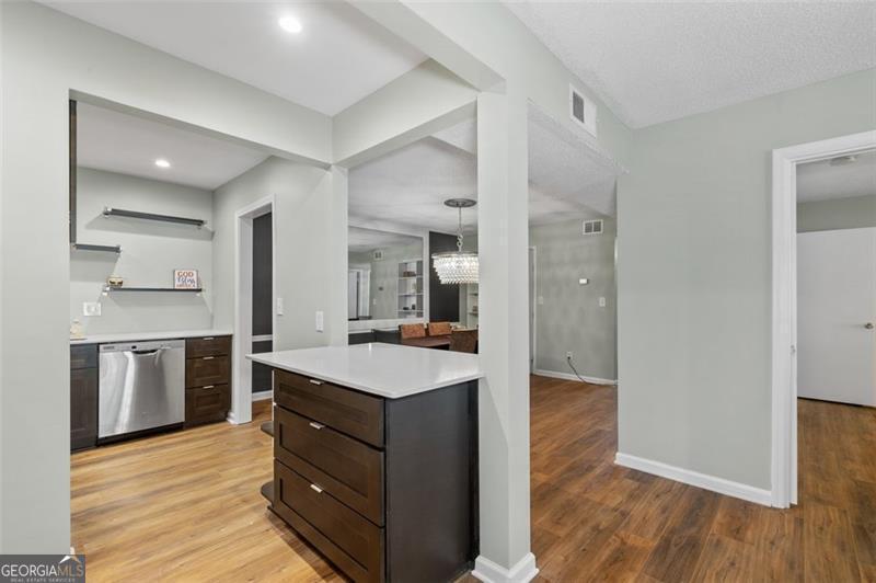 Property Photo: 6851 Roswell Road H18 GA 30328