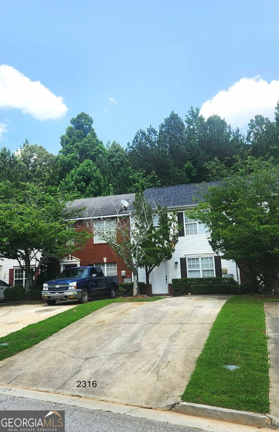 Property Photo: 2316 Strathmoor Manor Drive GA 30058