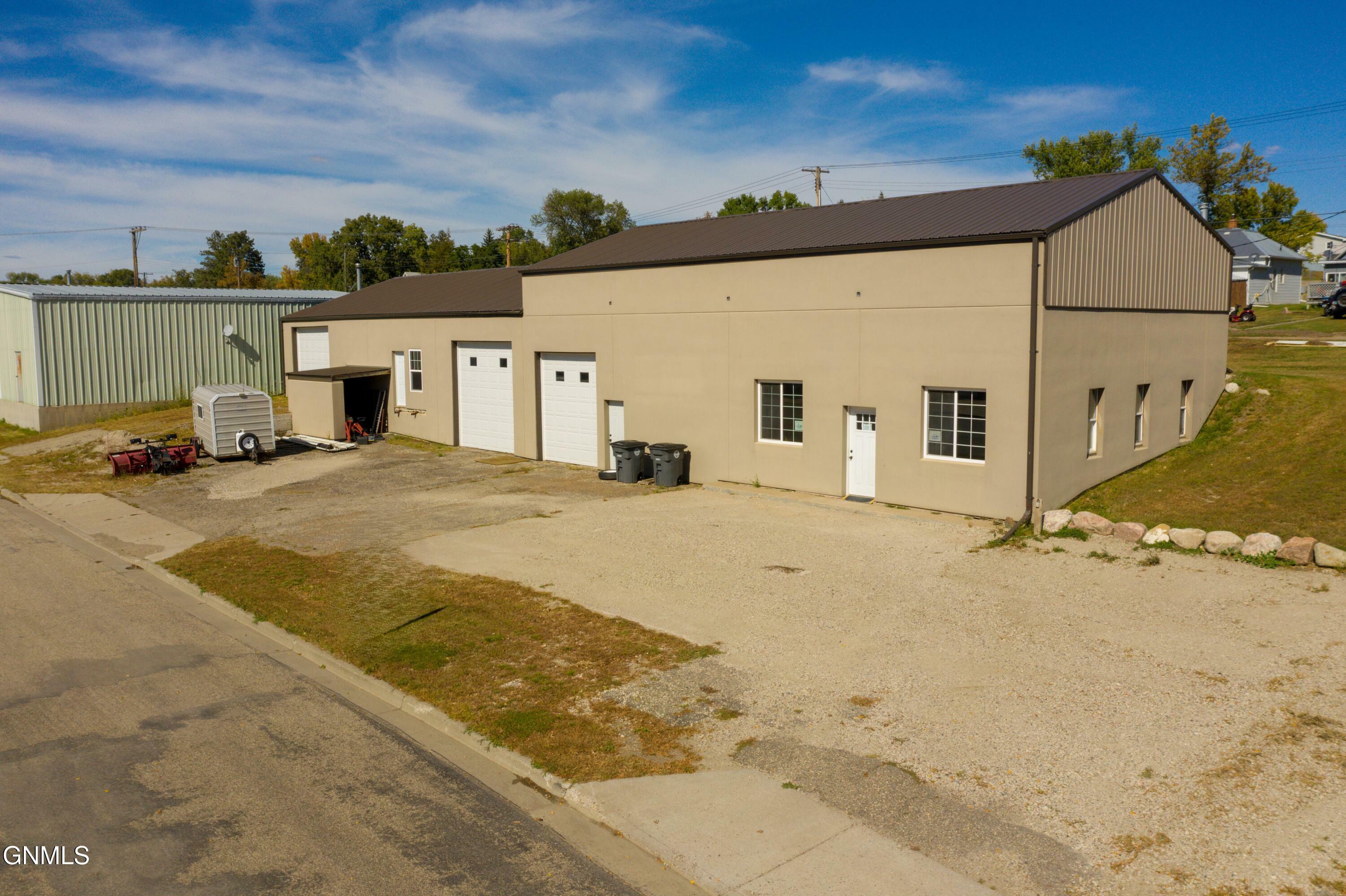 Property Photo: 910 Main Avenue ND 58577