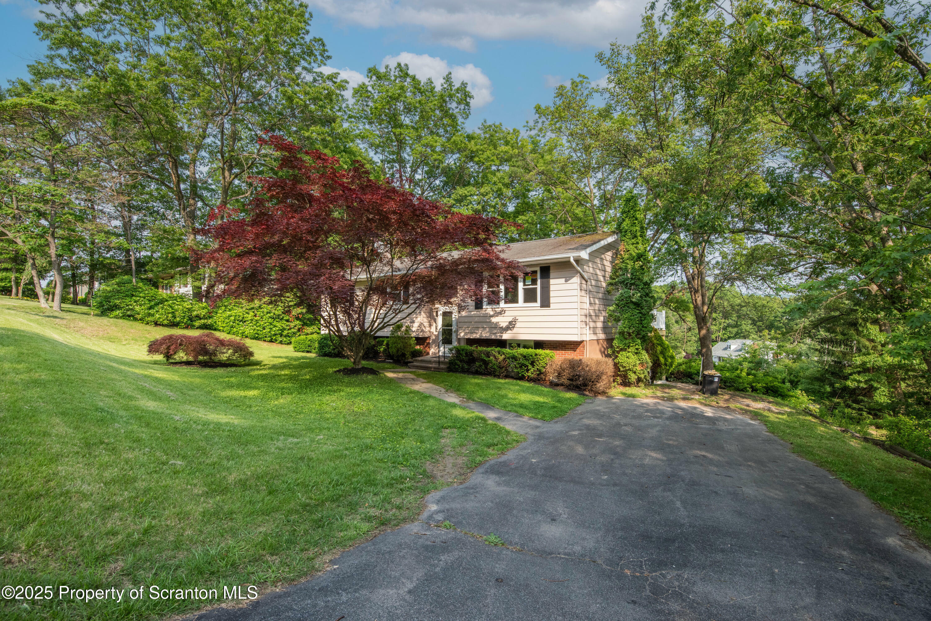 Property Photo: 197 Columbus Drive PA 18403